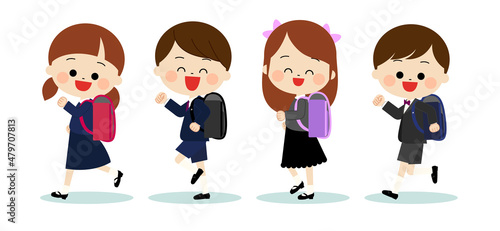 ランドセルを背負って小学校へ入学を喜んでいる子ども達