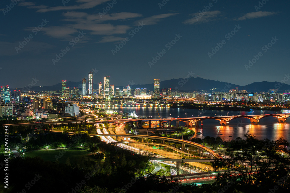 Seoul city skyline, National Assembly building, Hangang River at night, South Korea. 서울, 여의도, 성산대교, 한강, 저녁, 일몰, 강변북로.	
