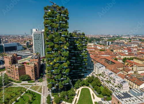Tela Aerial photo of Bosco Verticale, Vertical Forest, in Milan, Porta Nuova district