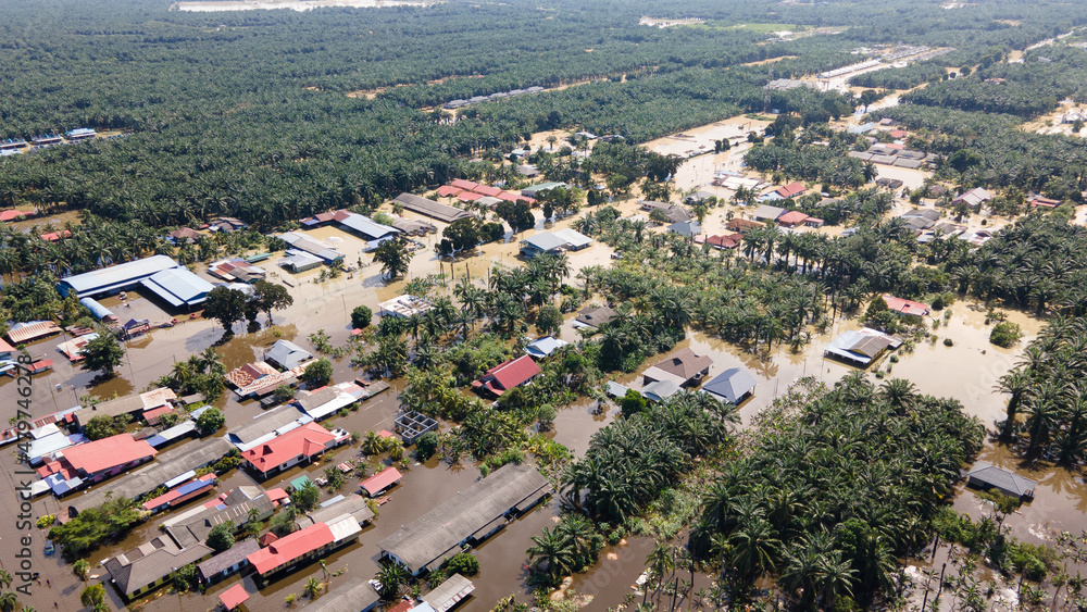 AERIAL TOP DOWN FOOTAGE OF MALAYSIA AFTERMATH BIGGEST FLOOD COVERING MAJOR AREA IN SELANGOR AND KLANG VALLEY. IT SIDE IMPACT FROM THE RAI TYPHOON.	