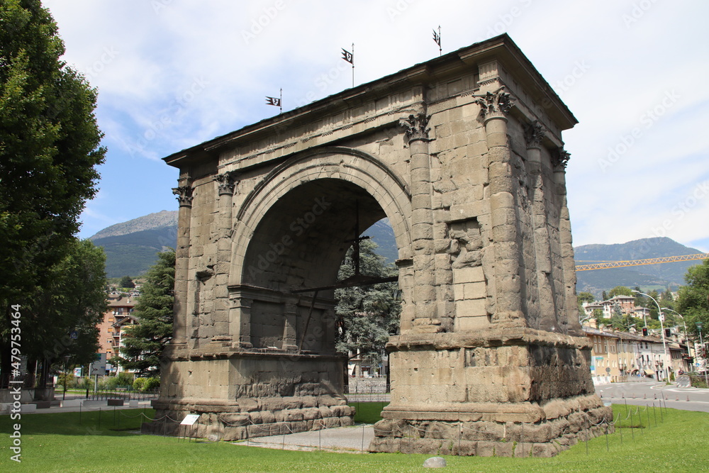 Arco di Augusto che permette l'accesso alla bellissima città di Aosta