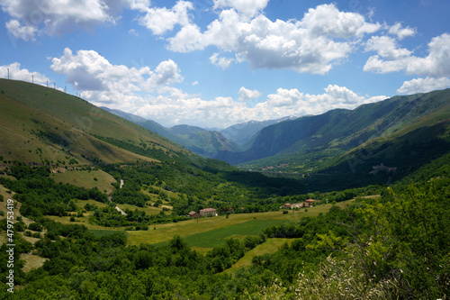 Fototapeta Naklejka Na Ścianę i Meble -  Landscape of Valle Peligna, Abruzzo, near Raiano and Anversa