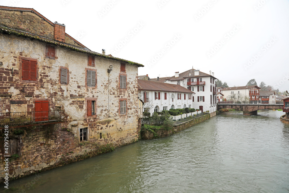 Saint-Jean-Pied-de-Port donibane garazi pueblo medieval rio puente   país vasco francés francia 4M0A9036-as22
