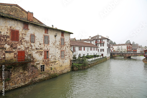 Saint-Jean-Pied-de-Port donibane garazi pueblo medieval rio puente país vasco francés francia 4M0A9036-as22