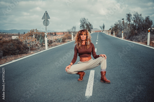 mujer carretera