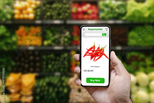 Vegetable shopping with an application with the smartphone.
