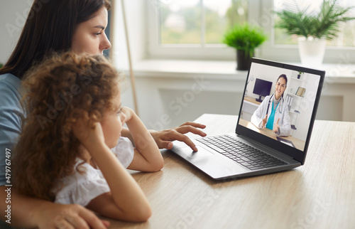 Tableau sur Toile Healthy mother and child enjoying digital era, having online telemedicine consul
