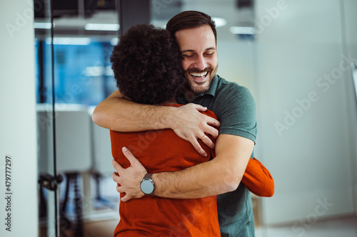 Vászonkép Smiling caucasian man, making sure his female coworker is appreciated