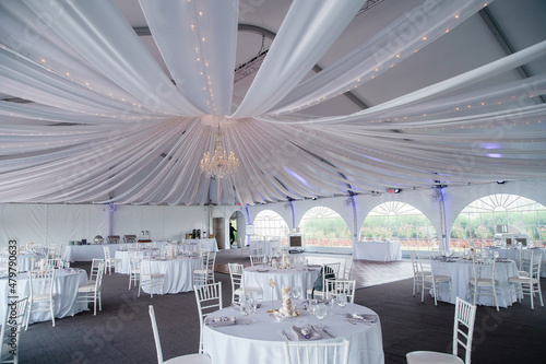 Canvastavla A wide-angle view of a wedding reception venue with dance floor and surrounding
