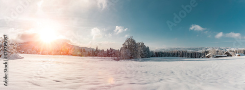 Tief vershneite Winterlandschaft im Allgäu in Bayern