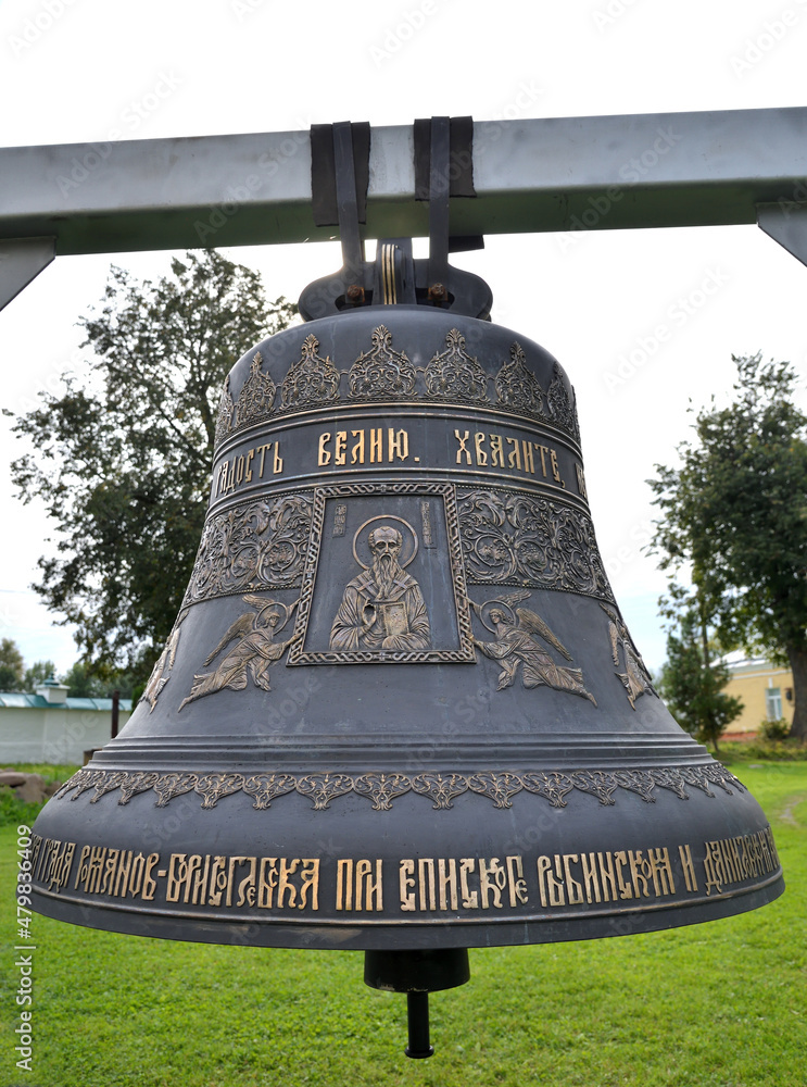 Obraz premium Ancient bell near Resurrection Cathedral of 17th century on right bank of Volga river in Tutayev, Yaroslavl region, Russia