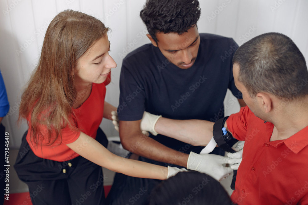 Students of different nationalities learn to provide medical care. Students of different nationalities learn to provide medical care.