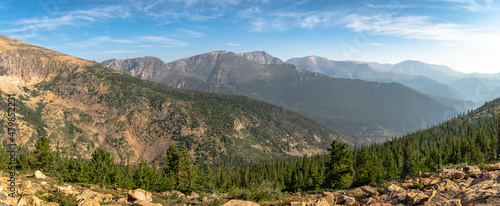 Fototapeta Naklejka Na Ścianę i Meble -  Mountains and valleys in Rocky Mountain National Park 
