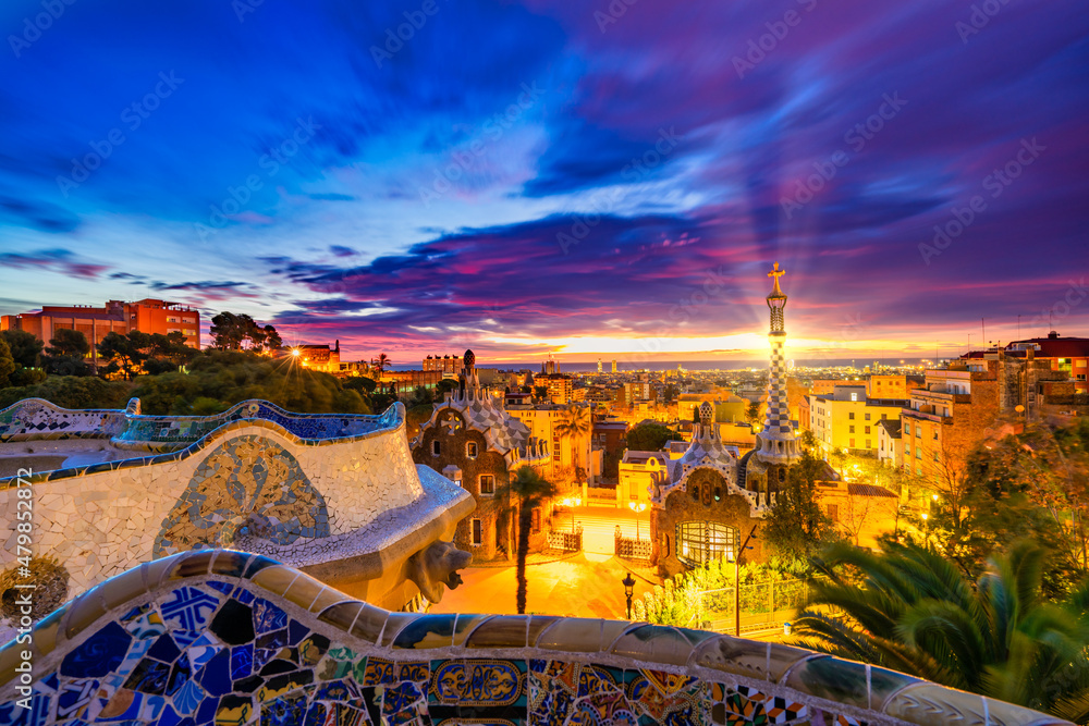 Obraz premium Beautiful sunrise skyline of Barcelona seen from Park Guell which was built in 1926