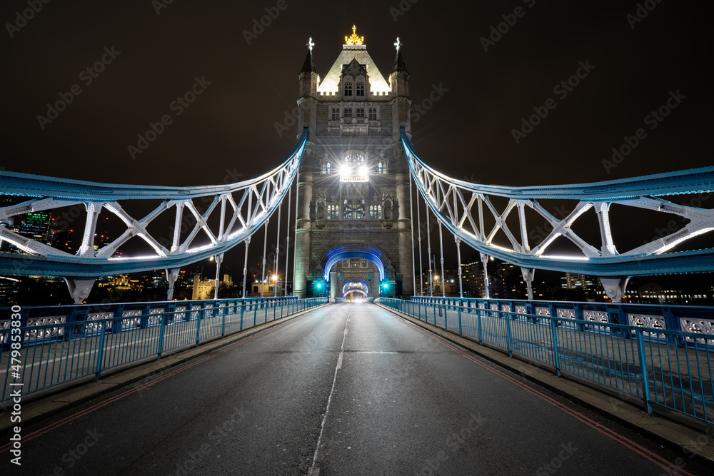 Obraz premium Empty Tower Bridge at night in London. England 