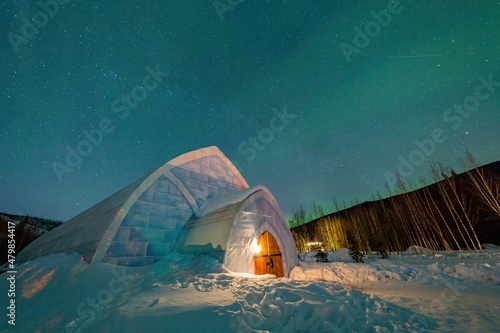 Obraz na płótnie Night starry view of a ice dome in Chena Hot Springs Resort w salonie
