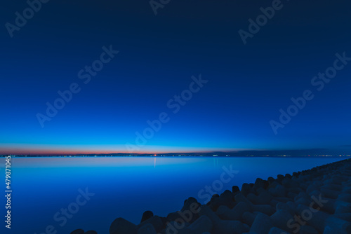 ブルーアワーの消波ブロック