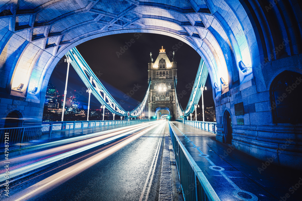 Obraz premium Tower Bridge with evening traffic lights in London. England 