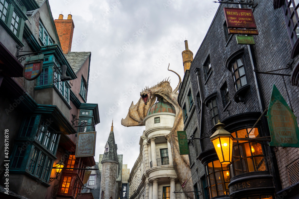Obraz premium Orlando, USA – July 17, 2021: The Dragon at the Gringotts Bank in Diagon Alley at The Wizarding World Of Harry Potter in Universal Studio Orlando. Universal Studio Orland is a theme park in Orlando.