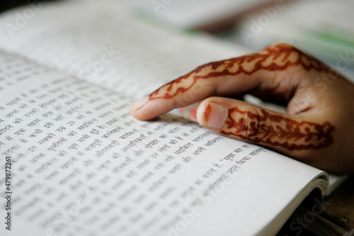 henna hands on book