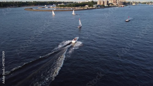 Wallpaper Mural полет над пывущим катером Torontodigital.ca