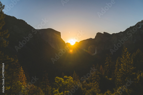 yosemite national park at sunrise.