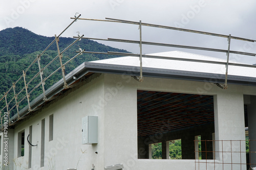 Φωτογραφία Roof Safety Guardrail on a residential home being built