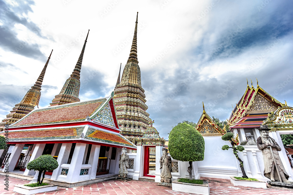 Fototapeta premium Thai architecture in Wat Pho public temple in Bangkok, Thailand.
