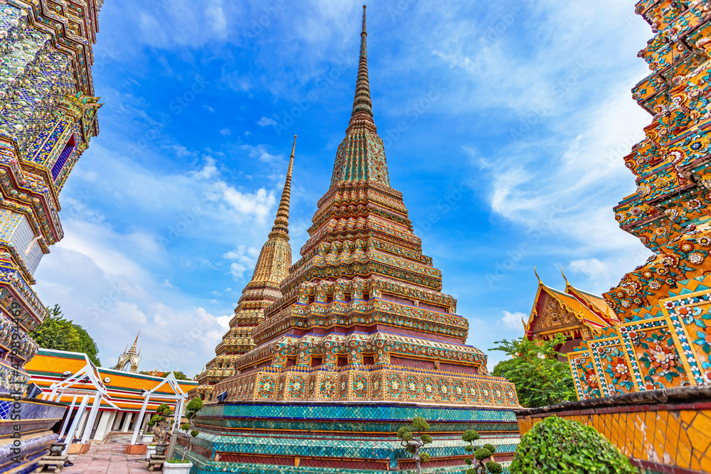 Fototapeta premium Thai architecture in Wat Pho public temple in Bangkok, Thailand.
