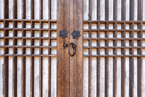 The traditional Korean door and doorknob. South Korea.
한국 전통 문, 문고리, 창호, 한옥, 주택