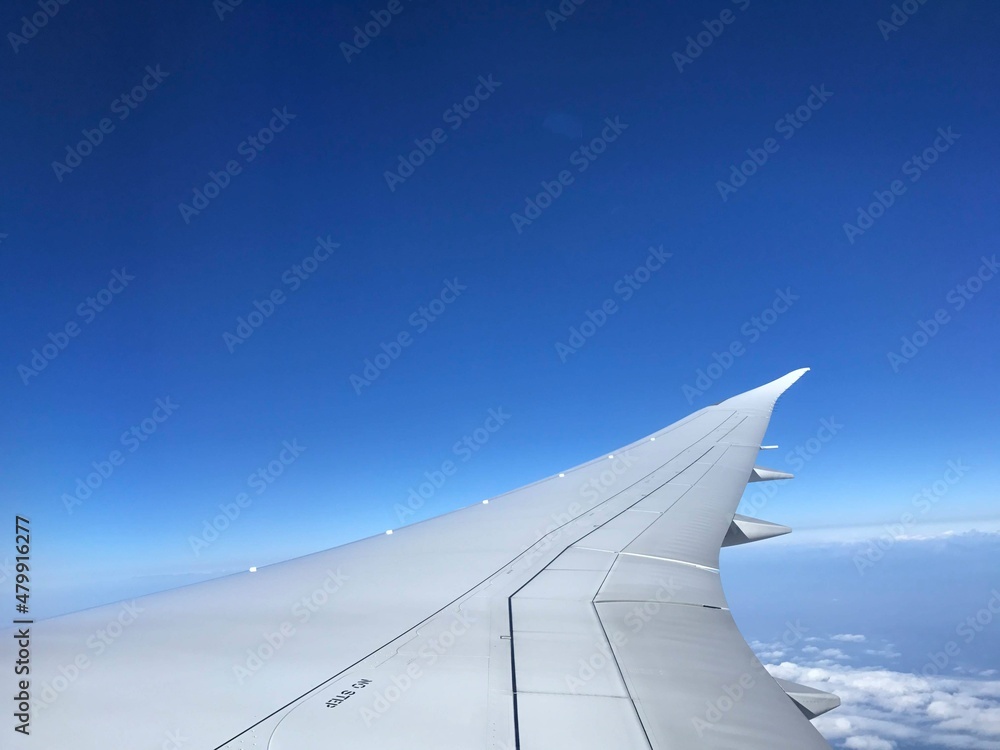 青い空と飛行機