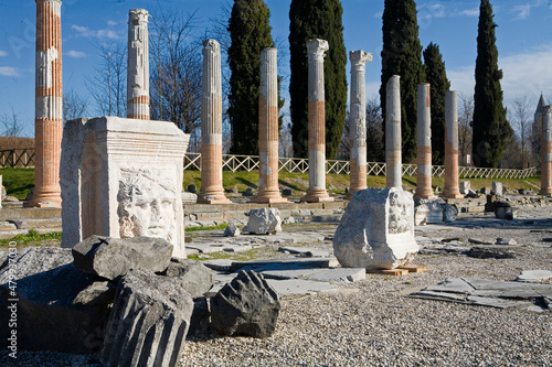 Aquileia, Udine. Colonne con resti del Foro romano 
