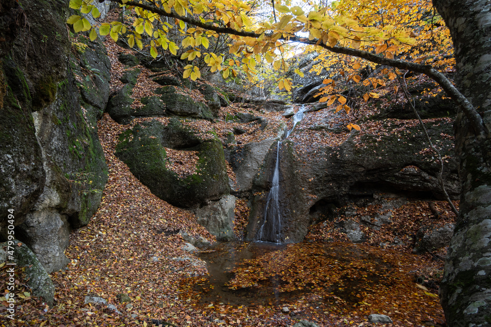 Obraz premium Waterfall on the Dzhurla river in the Crimean mountains