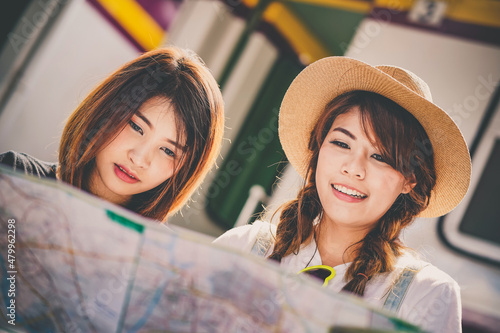Canvastavla asian woman traveler tourists travel city street, journey backpack adventure out