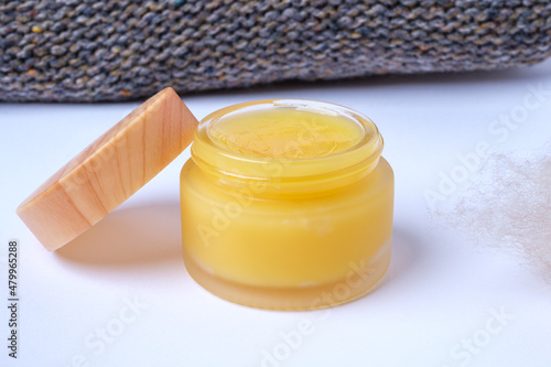 Lanolin mit Wollkleidung 