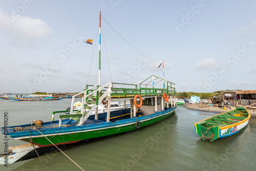 Barcos atracados en ela Marina de Oyster Creek de Banjul, Gambia photo