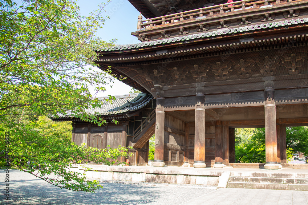 京都観光。南禅寺の門と新緑 京都観光。南禅寺の門と新緑