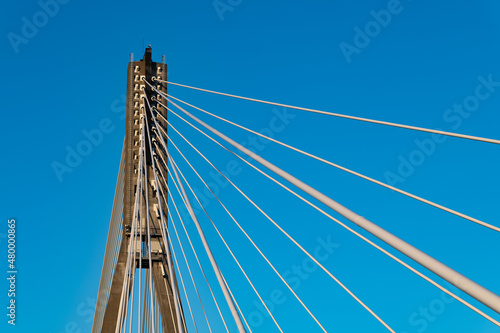 Przęsła mostu. Rzeka Wisła w Warszawie 