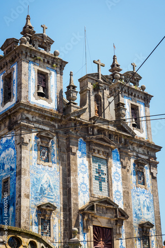 Фотография Facade of a big Azulejo church in the city of Porto