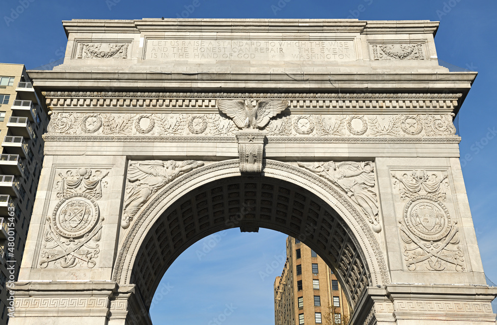 Obraz premium Washington Square Arch (1891), officially Washington Arch, marble triumphal arch in Washington Square Park, in Greenwich Village neighborhood of Lower Manhattan, New York City