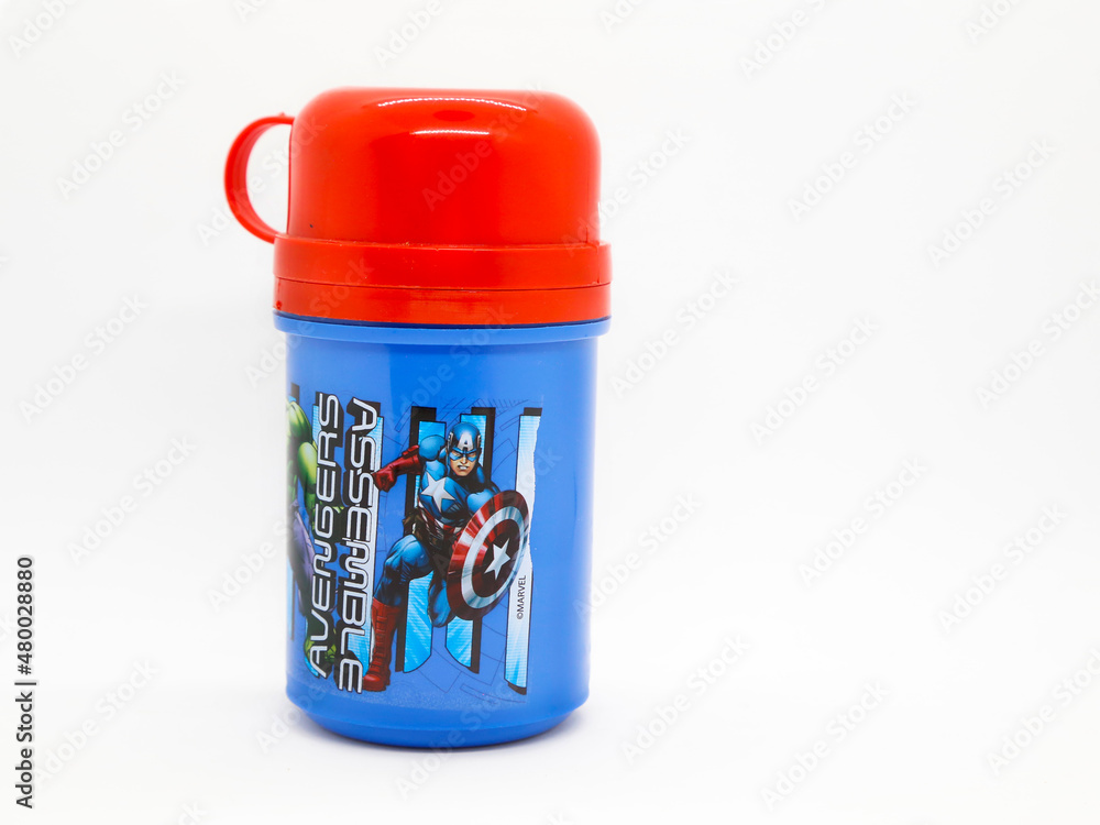 Obraz premium Thermos for children's drinks. Plastic bottle with glass included. School supplies. Spider-Man. Avengers Assemble. Captain America. Toy. Comic. Movies. Peter parker. Superhero. Super heros.