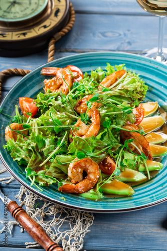 Salad with tiger prawns and avocado