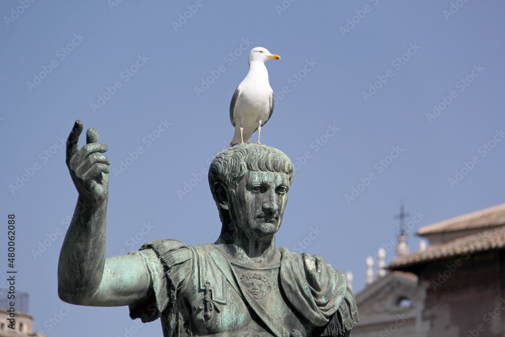 Obraz premium Bronze statue of Julius Caeser in Rome