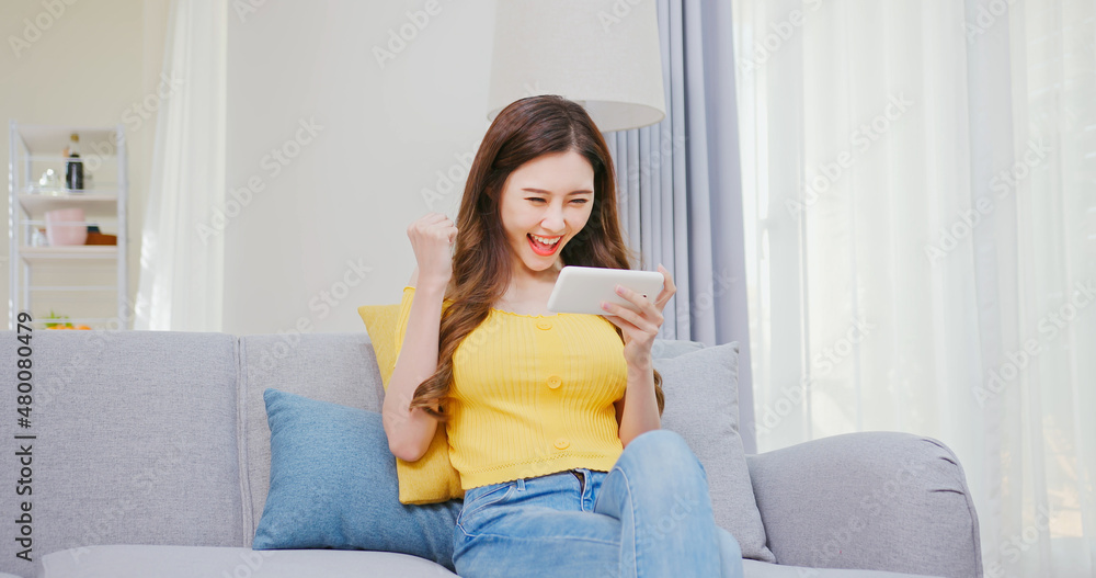 woman earns cryptocurrency woman earns cryptocurrency