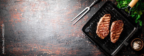 Vászonkép Aromatic grilled steak in a frying pan