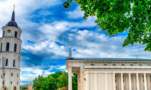 Tableau sur toile Bell Tower And Facade Of Cathedral Basilica Of St