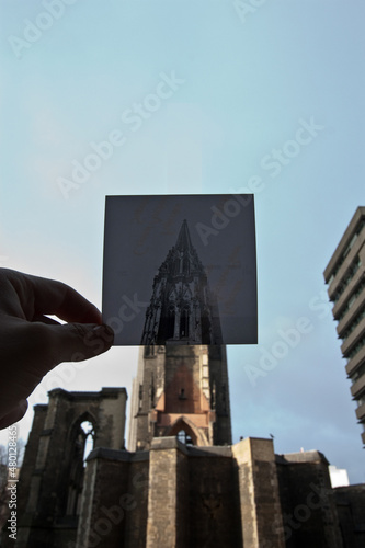 Altes Foto der Nicolaikirche in Hamburg photo
