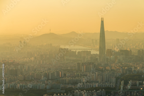 Bild auf Leinwand 황사와 미세먼지가 가득한 서울 도시