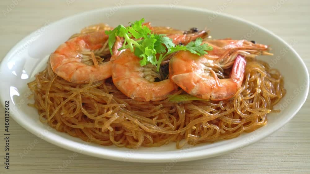 Casseroled or Baked Shrimp with Glass Noodles or Shrimp potted with vermicelli Casseroled or Baked Shrimp with Glass Noodles or Shrimp potted with vermicelli
