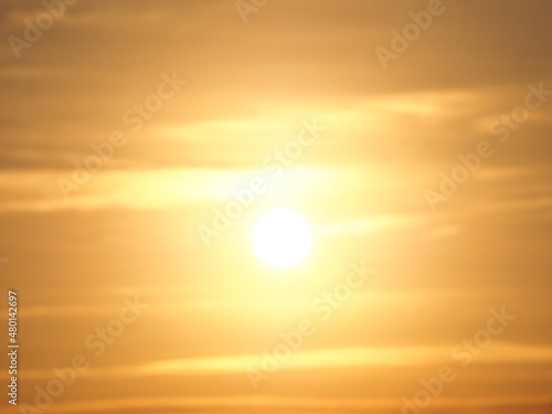 bonito amanecer en una mañana fria de invierno sobre los campos de golmes, lérida, españa, europa